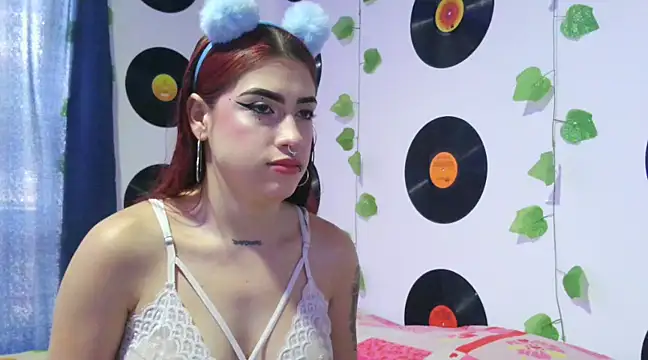 Snapshot of Darlyhooper1- chatting on 02-06-25, 06:02 Darlyhooper1- online show from 02-06-25, 06:02