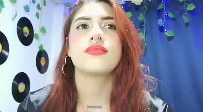 Snapshot of Darlyhooper1- chatting on 03-13-25, 10:32 Darlyhooper1- online show from 03-13-25, 10:32