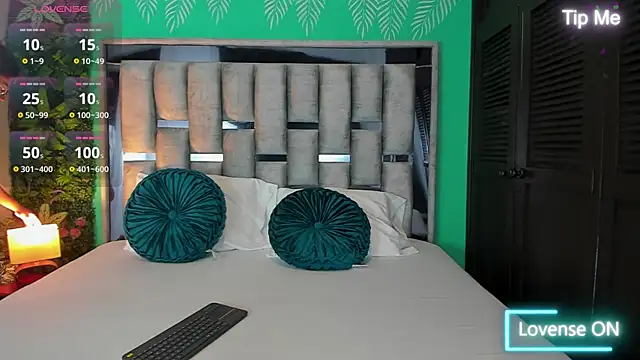 Snapshot of Darlyhooper1- chatting on 10-08-25, 11:41 Darlyhooper1- online show from 10-08-25, 11:41