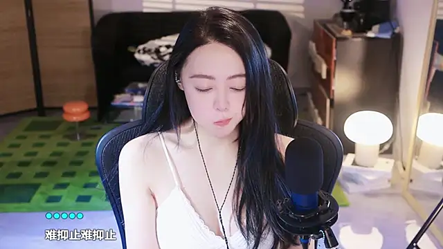 Roseonly  online show from 10-13-25, 05:07