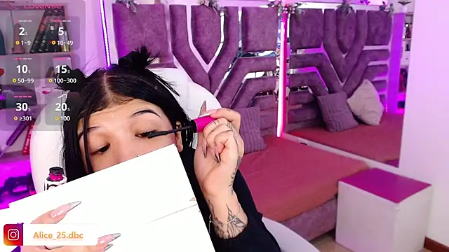 AliceWalker 11 online show from 01-17-25, 08:00