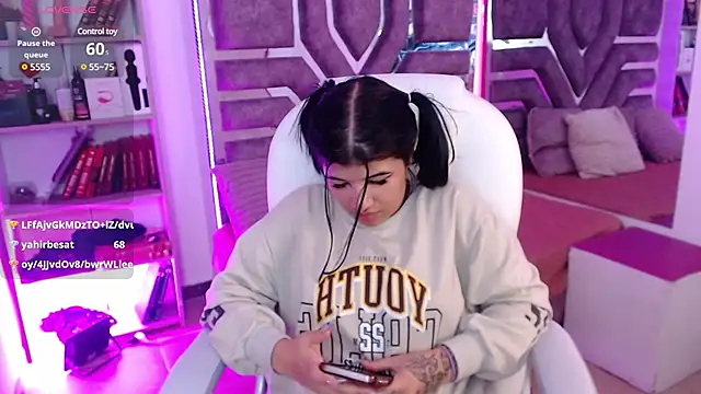 AliceWalker 11 online show from 01-29-25, 01:48