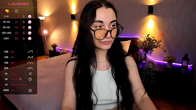 hannacheekss  online show from 12-03-24, 10:17