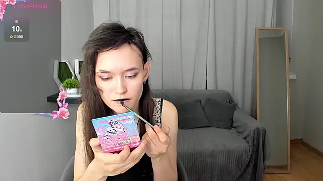 Emily Strikeee online show from 12-04-24, 12:47