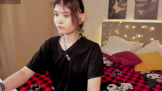 Emily Strikeee online show from 05-06-26, 01:47