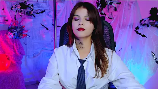 EvaThopson online show from 10-31-25, 12:06