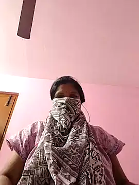 Snapshot of Lilly-queen chatting on 01-21-25, 07:17 Lilly-queen online show from 01-21-25, 07:17