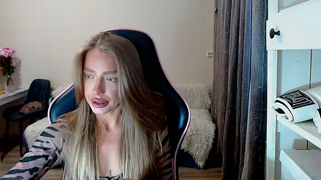 lonely dreamm online show from 12-15-24, 09:03