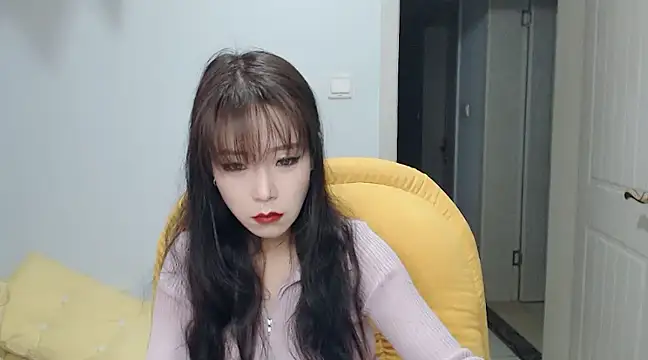 Snapshot of SuSushi728 chatting on 02-26-25, 03:41 SuSushi728 online show from 02-26-25, 03:41