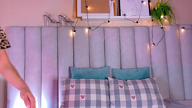 ChanelAdamss  online show from 10-03-25, 02:52