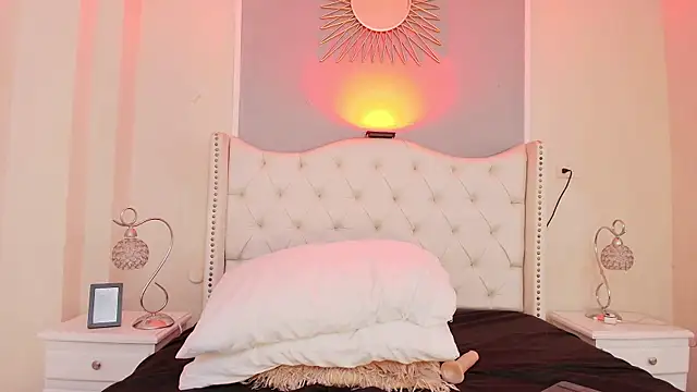 Snapshot of Ambar_Collingg chatting on 03-11-25, 05:13 Ambar Collingg online show from 03-11-25, 05:13