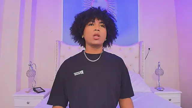 Snapshot of Ambar_Collingg chatting on 09-17-25, 01:35 Ambar Collingg online show from 09-17-25, 01:35