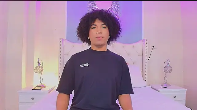 Snapshot of Ambar_Collingg chatting on 10-28-25, 02:31 Ambar Collingg online show from 10-28-25, 02:31