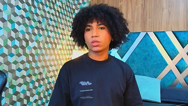 Snapshot of Ambar_Collingg chatting on 10-31-25, 02:01 Ambar Collingg online show from 10-31-25, 02:01