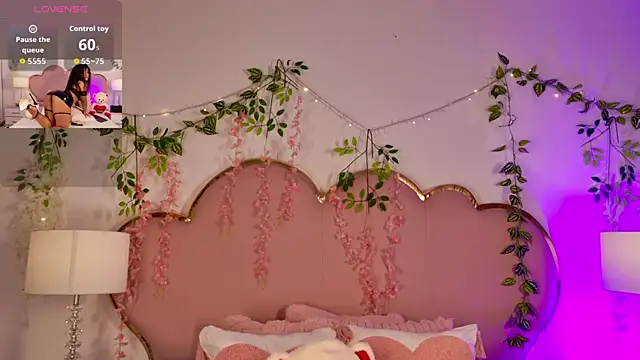 NahiaraReina online show from 03-18-26, 01:36