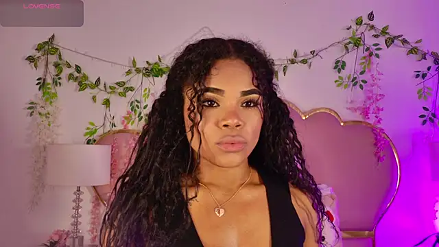 NahiaraReina online show from 05-07-26, 01:49