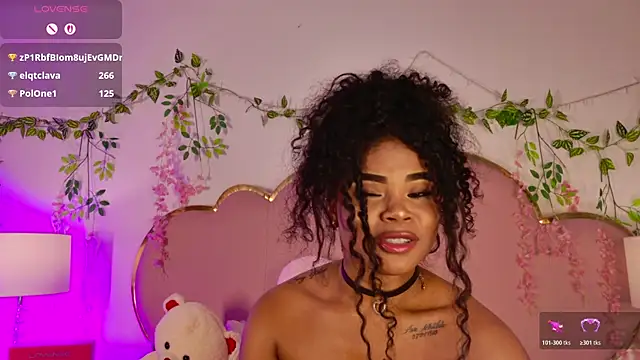 NahiaraReina online show from 05-11-26, 04:04
