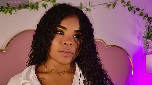 NahiaraReina online show from 06-17-26, 01:34