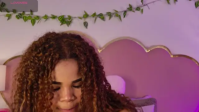 NahiaraReina online show from 06-22-26, 01:30
