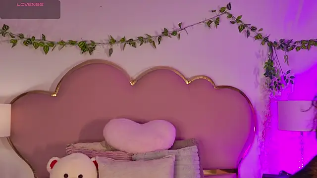 NahiaraReina online show from 06-25-26, 01:37