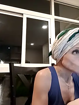 Snapshot of AnetteGoBa chatting on 09-18-25, 06:59 AnetteGoBa online show from 09-18-25, 06:59