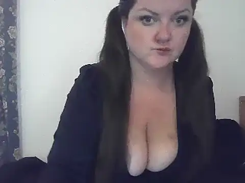 Snapshot of LacyLouxxx chatting on 12-04-24, 10:57 LacyLouxxx online show from 12-04-24, 10:57