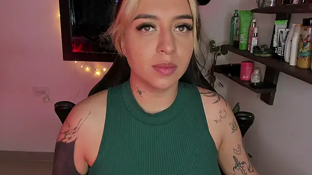 AnnikaMerliahh  online show from 12-21-25, 01:40