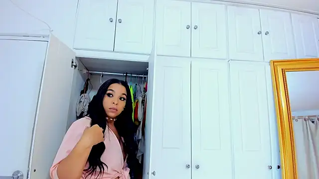 Snapshot of EileenBenzon chatting on 01-26-25, 03:27 EileenBenzon online show from 01-26-25, 03:27