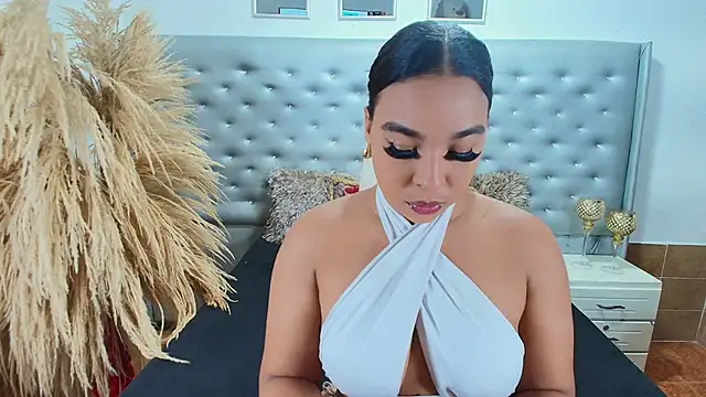 Snapshot of EileenBenzon chatting on 02-22-25, 04:09 EileenBenzon online show from 02-22-25, 04:09