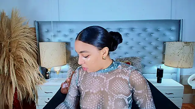 Snapshot of EileenBenzon chatting on 02-24-25, 02:48 EileenBenzon online show from 02-24-25, 02:48