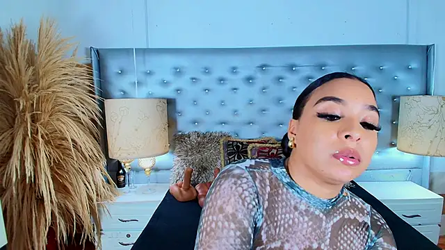 Snapshot of EileenBenzon chatting on 02-24-25, 06:04 EileenBenzon online show from 02-24-25, 06:04