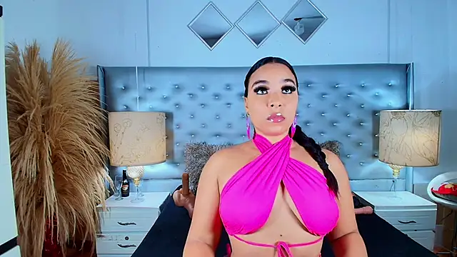 Snapshot of EileenBenzon chatting on 02-26-25, 02:57 EileenBenzon online show from 02-26-25, 02:57