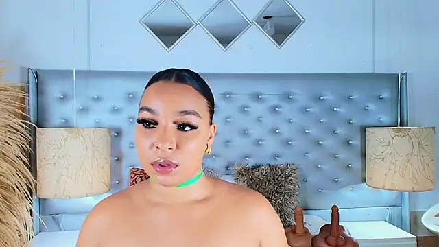 Snapshot of EileenBenzon chatting on 02-28-25, 05:37 EileenBenzon online show from 02-28-25, 05:37