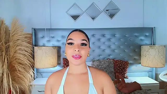 Snapshot of EileenBenzon chatting on 03-01-25, 06:11 EileenBenzon online show from 03-01-25, 06:11