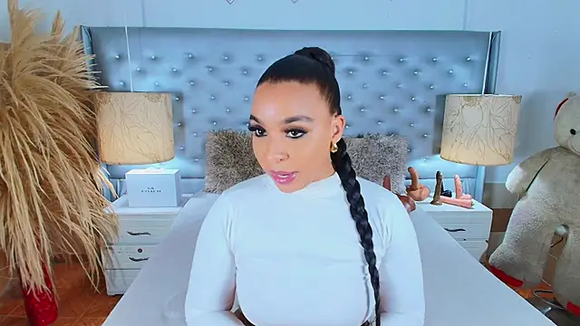 Snapshot of EileenBenzon chatting on 03-15-25, 03:40 EileenBenzon online show from 03-15-25, 03:40