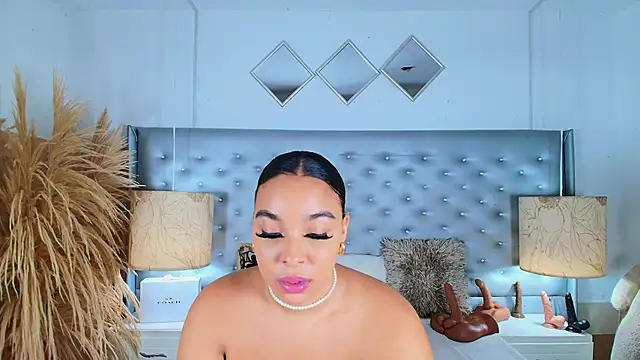 Snapshot of EileenBenzon chatting on 03-15-25, 06:21 EileenBenzon online show from 03-15-25, 06:21