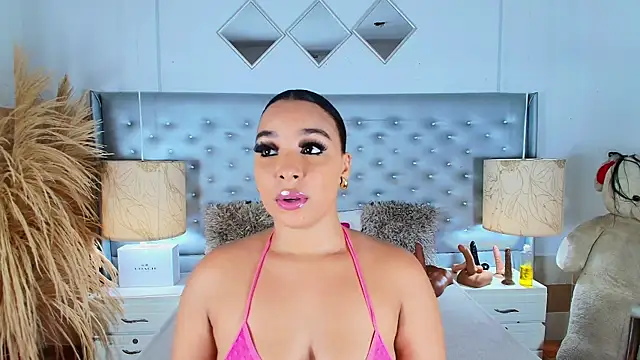 Snapshot of EileenBenzon chatting on 03-17-25, 03:57 EileenBenzon online show from 03-17-25, 03:57