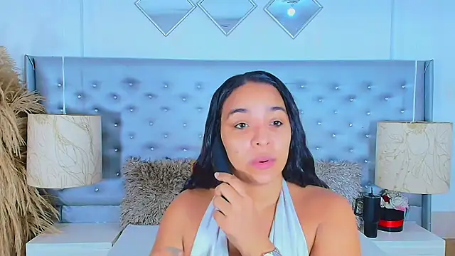 Snapshot of EileenBenzon chatting on 09-08-25, 04:06 EileenBenzon online show from 09-08-25, 04:06