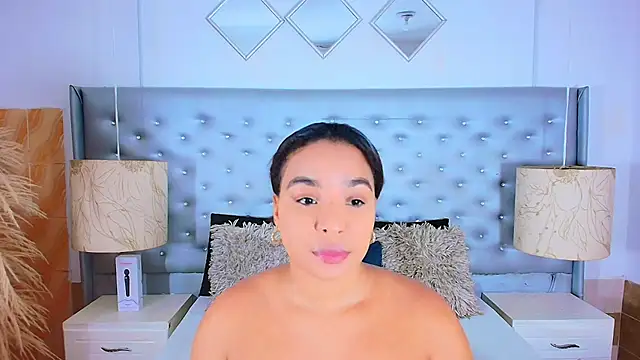 Snapshot of EileenBenzon chatting on 09-30-25, 03:06 EileenBenzon online show from 09-30-25, 03:06