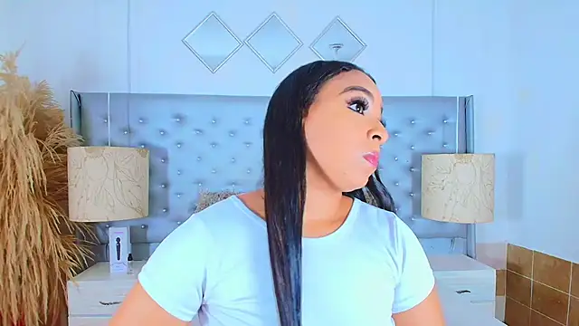 Snapshot of EileenBenzon chatting on 10-11-25, 09:02 EileenBenzon online show from 10-11-25, 09:02