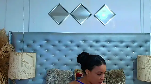 Snapshot of EileenBenzon chatting on 10-20-25, 01:44 EileenBenzon online show from 10-20-25, 01:44