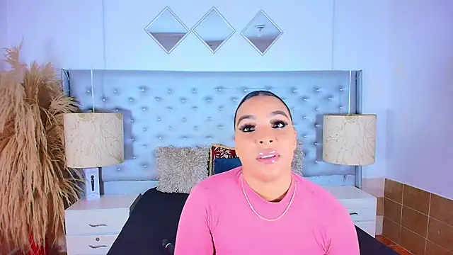 Snapshot of EileenBenzon chatting on 10-25-25, 05:15 EileenBenzon online show from 10-25-25, 05:15