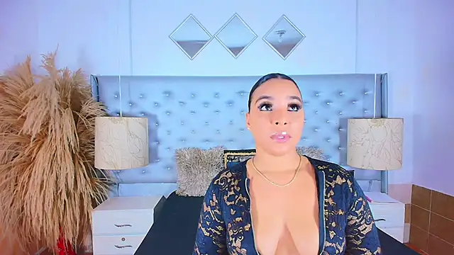 Snapshot of EileenBenzon chatting on 10-29-25, 04:59 EileenBenzon online show from 10-29-25, 04:59