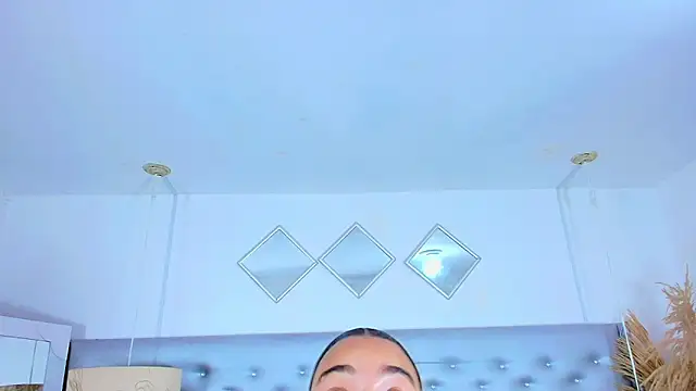 Snapshot of EileenBenzon chatting on 02-18-26, 05:03 EileenBenzon online show from 02-18-26, 05:03