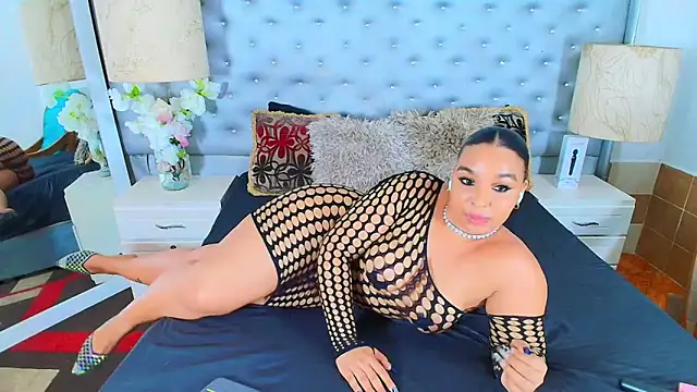 Snapshot of EileenBenzon chatting on 03-21-26, 03:22 EileenBenzon online show from 03-21-26, 03:22