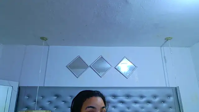 EileenBenzon online show from 05-05-26, 03:20