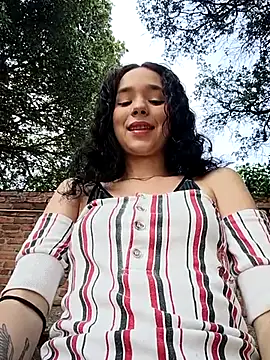 sweet outdoor charm online show from 03-20-26, 07:52