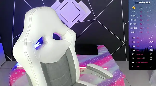 Snapshot of sofiakey chatting on 12-30-24, 02:53 sofiakey online show from 12-30-24, 02:53