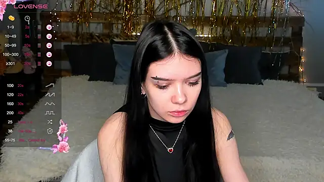 Snapshot of SweetyDeviliya chatting on 02-05-25, 09:25 SweetyDeviliya online show from 02-05-25, 09:25