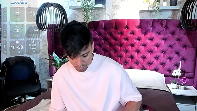 Edward max online show from 12-23-25, 03:48